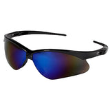 ▶  Gafas de sol de seguridad, marco negro, lente de espejo azul (6 pares) KleenGuard V30 Nemesis 14481 -