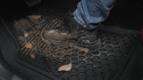 ▶ Tapetes Alfombrillas de PVC de goma sintética, resistentes, universales, de lujo, molduras para todos los climas, se adapta al 95 % de coches, SUV, sedanes y camiones, 4 piezas, negro liso