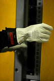 National Safety Apparel - Guantes aislantes de voltaje de goma negra clase 0, máx. Voltaje de uso 1000 V CA/1500 V CC (GC0B10).
