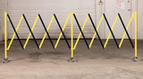 Crowd Control Warehouse Trafford - Barricada de Metal expandible Industrial, 16 pies, Amarillo y Negro, Puerta de Barrera de Seguridad móvil, Valla de tráfico retráctil