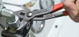 ▶ KNIPEX Cobra Tenaza para Bombas de Agua Hightech Recubiertos de Plástico Antideslizante, 180 mm, color gris